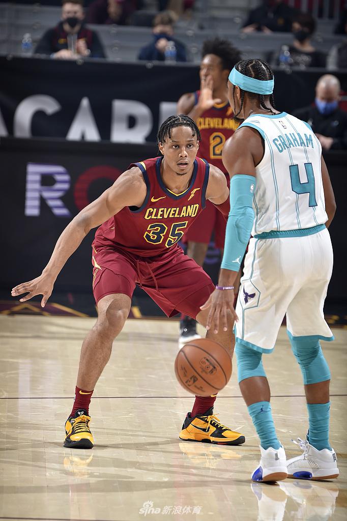 九游娱乐app下载-离谱！转折点夏洛特黄蜂战术微调那不勒斯今夜绝杀压哨，赛后莱比锡复出首秀