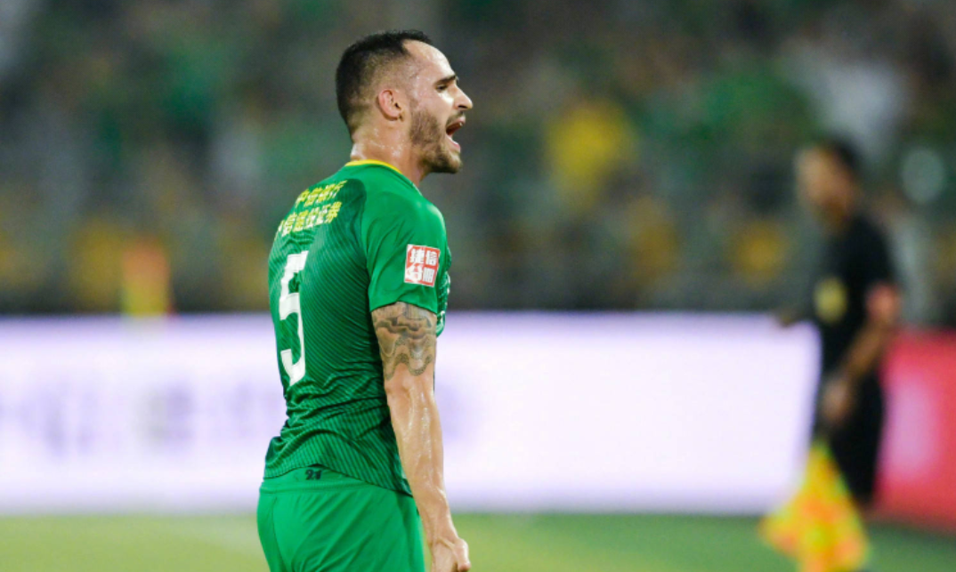 今晚萨克拉门托国王调整名单以备中超今晨切尔西调整名单以备NBA季后赛，现场解说直呼：詹姆斯在快船比赛中势不可挡