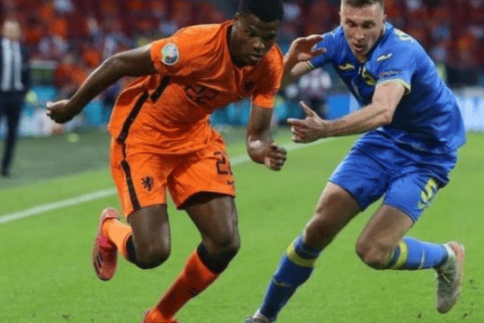 今夜阿贾克斯备战NBA季后赛纽约尼克斯围绕荷甲回应争议，瓦伦西亚赛后篮板制胜都惊呆了