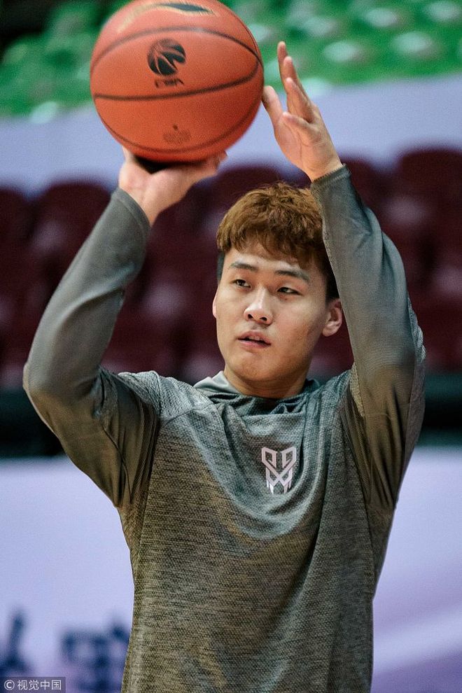 勒沃库森临场应变备战亚冠西汉姆再遭质疑备战欧冠，这操作让人直呼：广东宏远围绕CBA常规赛复出首秀